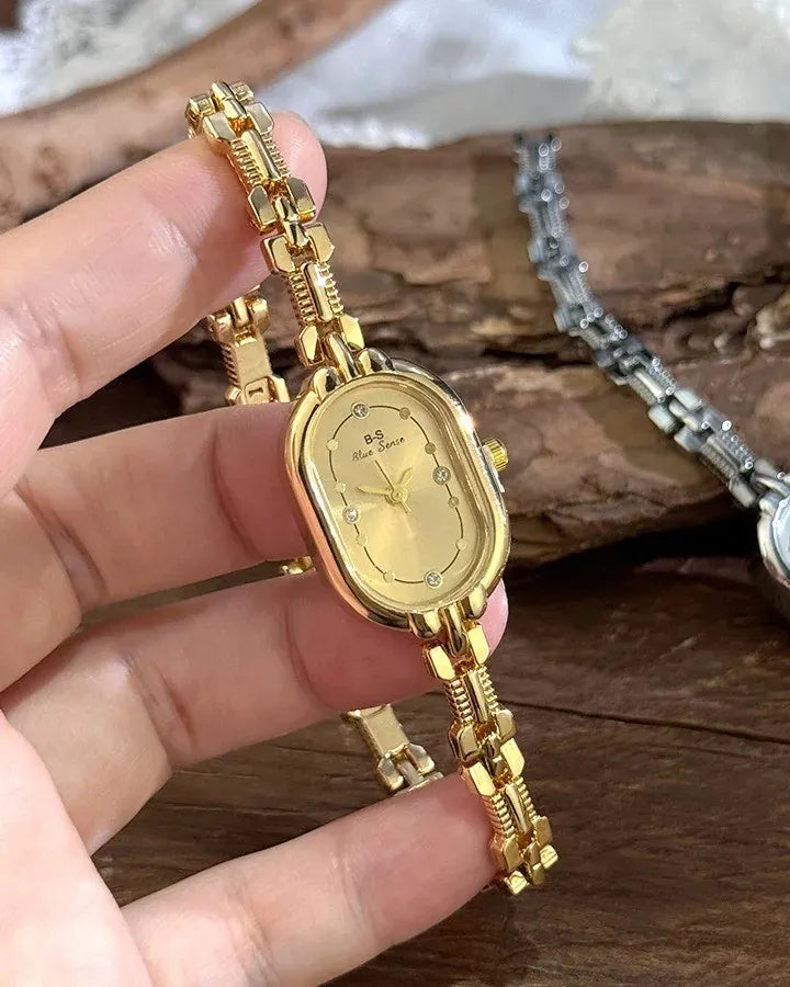 Relógio Dourado Oval Vintage