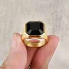 Anel Sinete Pedra Negra Dourado
