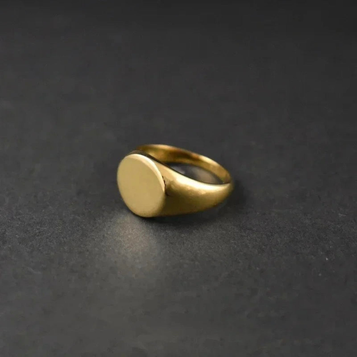 Anel Sinete Liso Dourado