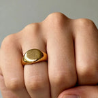 Anel Sinete Liso Dourado