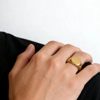 Anel Sinete Liso Dourado